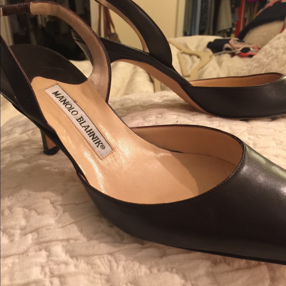 MANOLO BLAHNIK slingback pumps